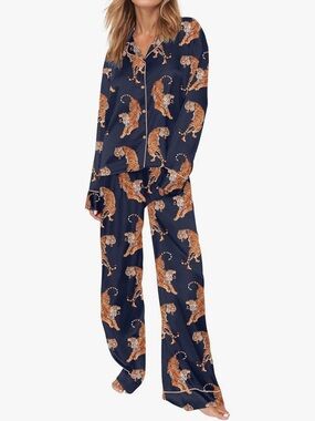 Women’s NWT❗️SET❗️Silky Navy Tiger Print Pajama Set